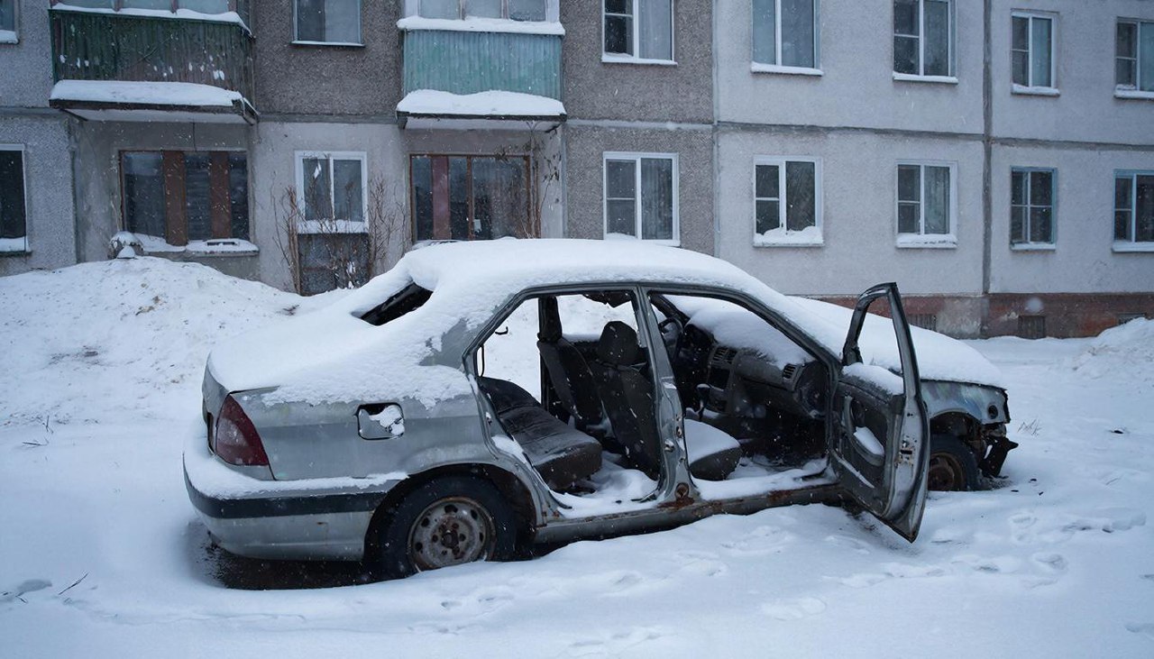 брошеная машина, ИИ.jpg