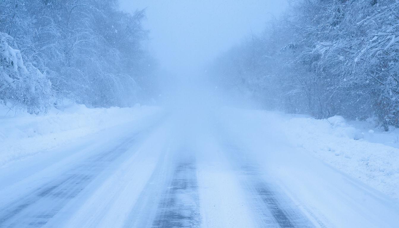Метель: саратовских водителей просят быть особенно осторожными