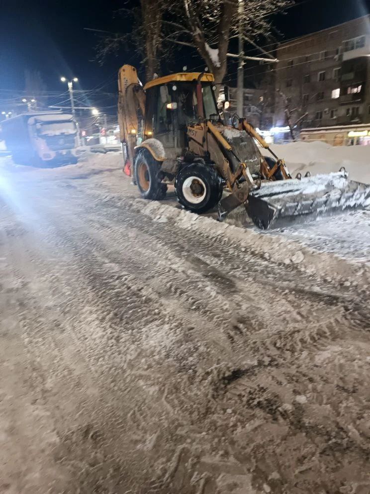 На обработку дорог в Саратовской области ушло 140 тысяч тонн песко-соляной смеси