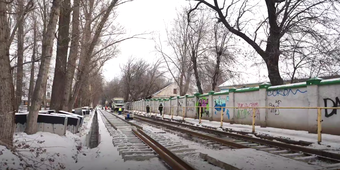 На трамвайном маршруте № 3 в Саратове почти завершили укладку рельсошпальной решетки