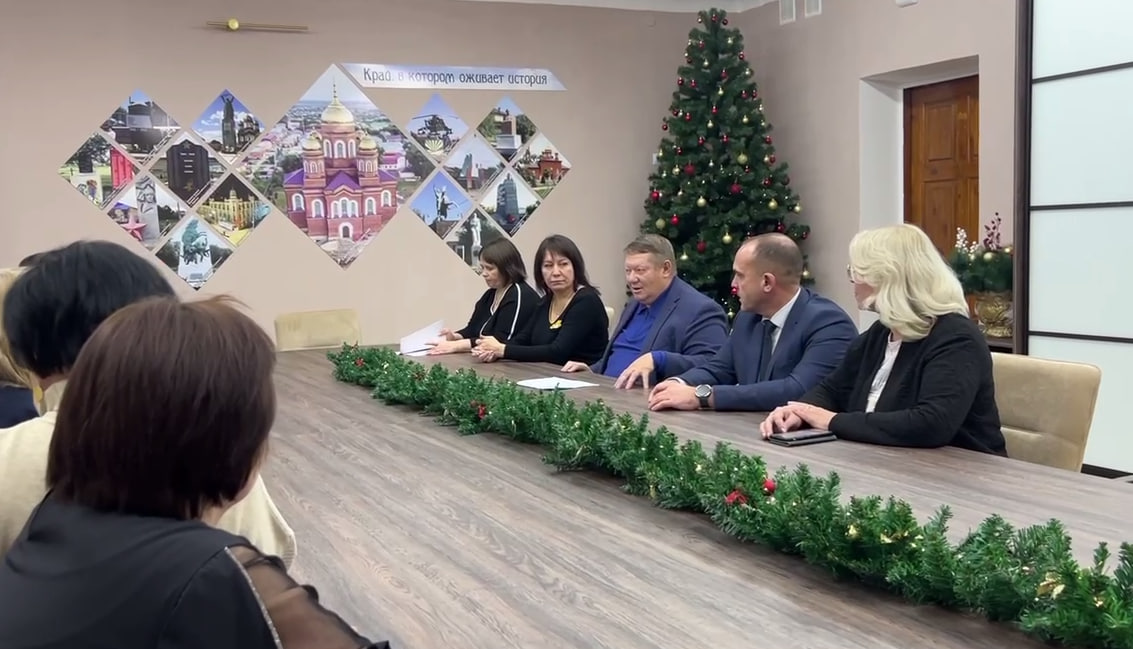 Николай Панков обсудил с учителями организацию школьного питания в Пугачеве