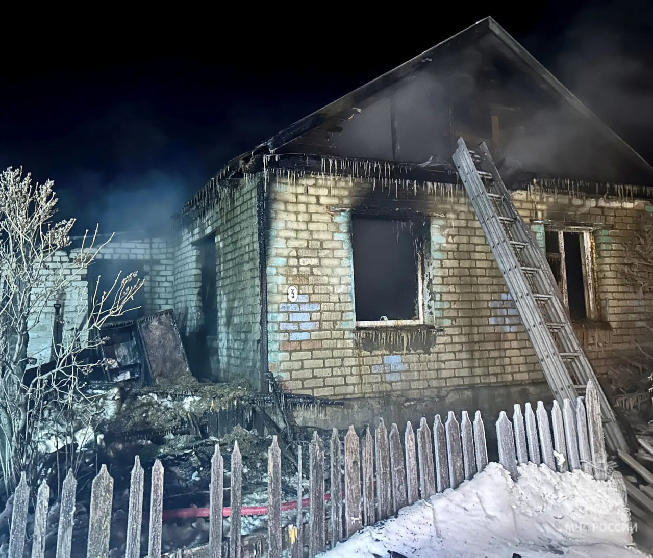 Непотушенная сигарета унесла жизнь пенсионера в Саратовской области