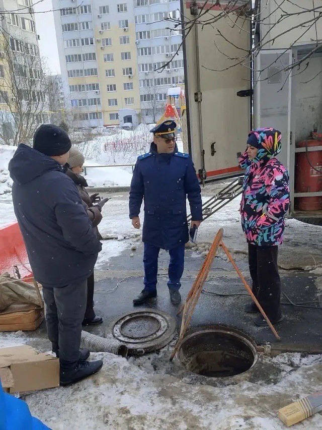 прокуратура на месте аварии на Батавина.jpg