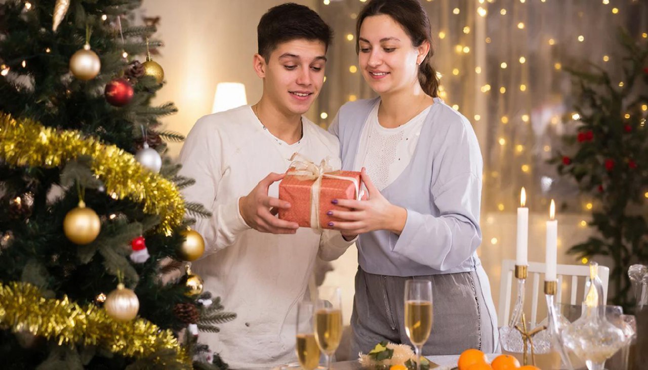 Половина россиян планируют дарить смартфон на Новый год