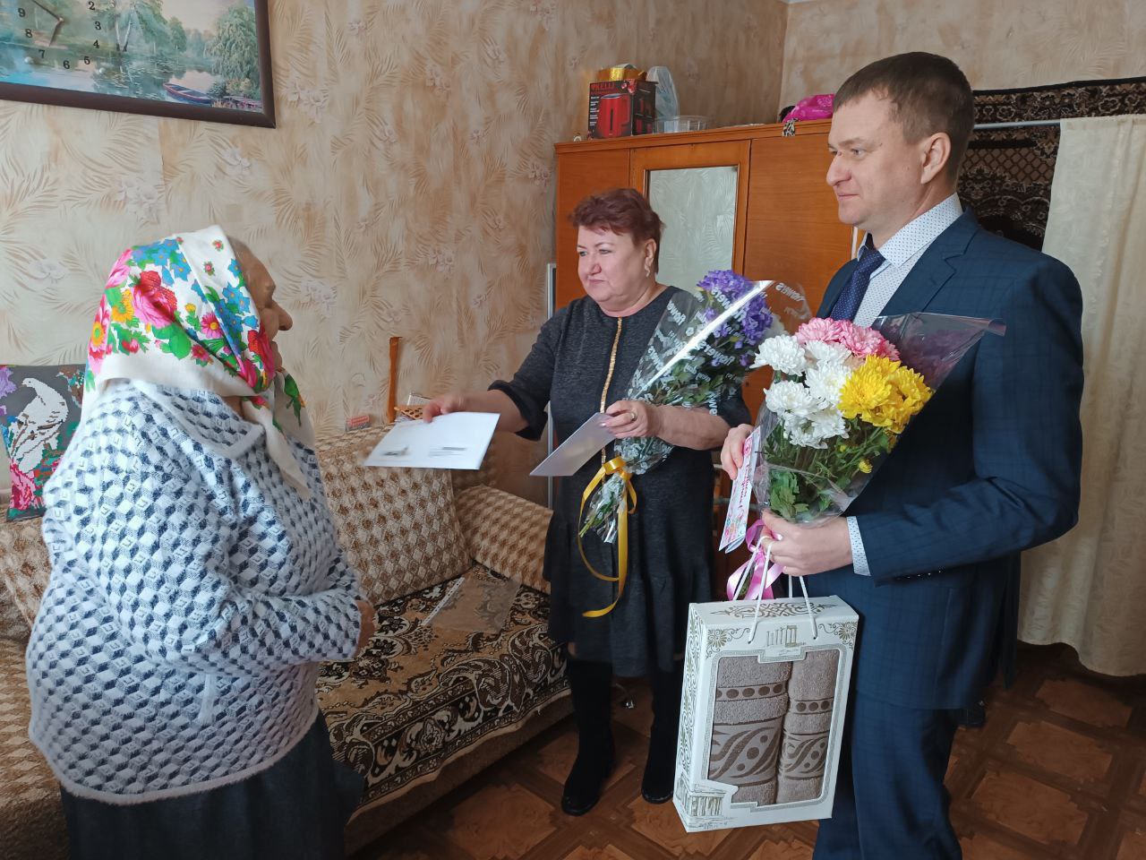 Путин поздравил саратовскую вдову ветерана ВОВ с днем рождения