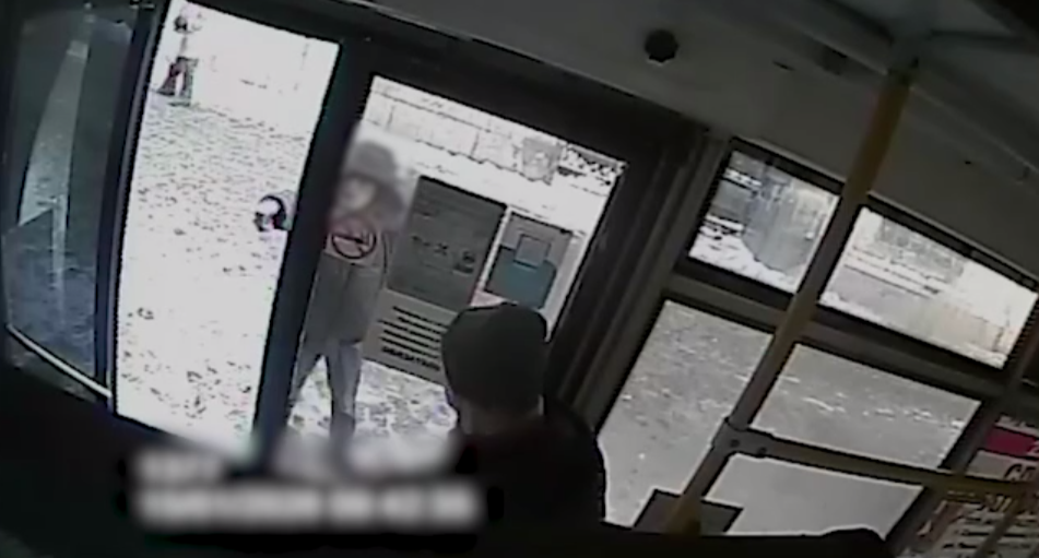 Саратовец проведет два месяца под домашним арестом за нападение на водителя троллейбуса