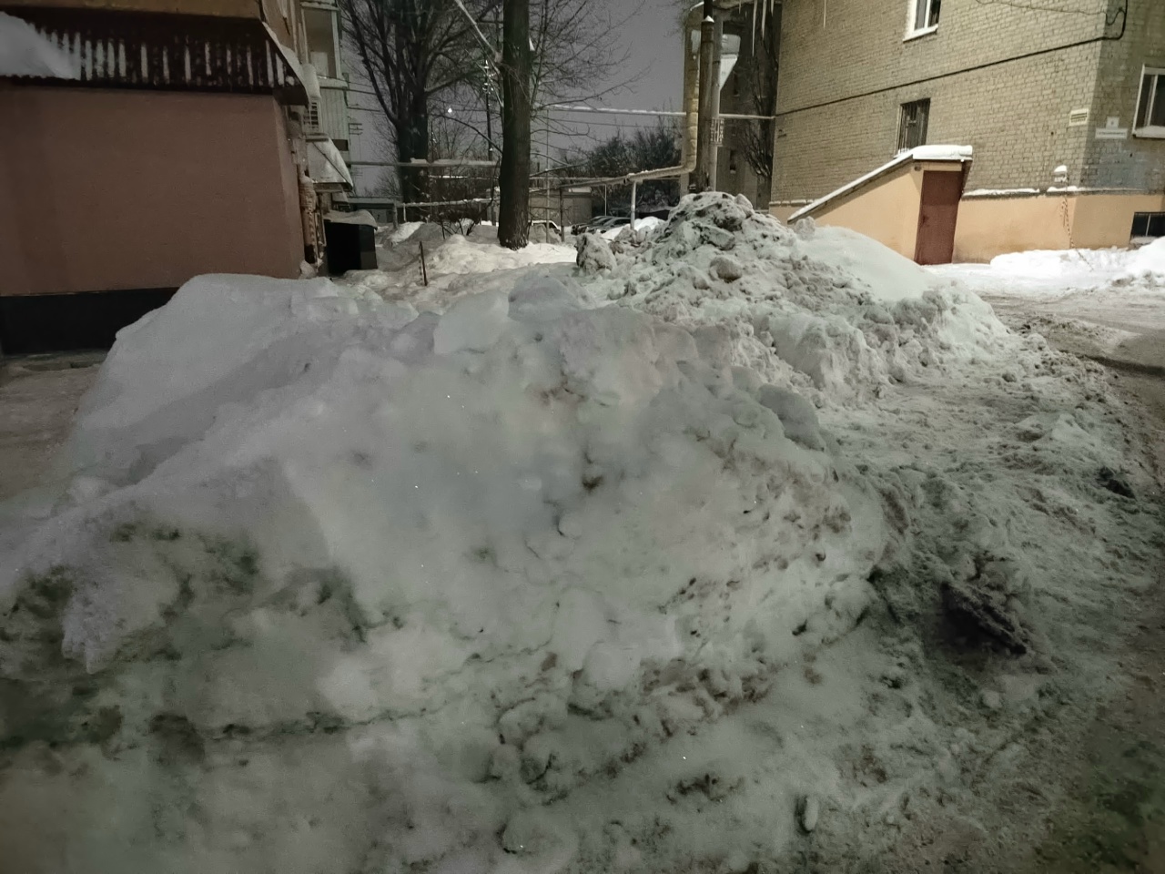 Саратовским чиновникам показалось, что снега выпало в 2,5 раза больше фактического количества