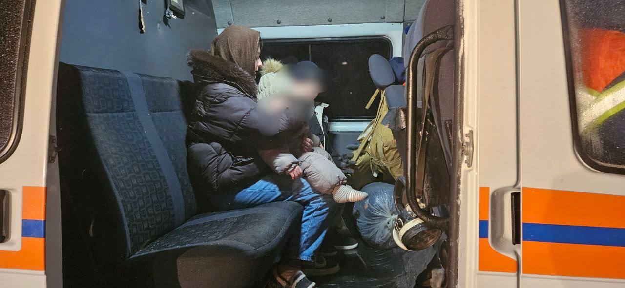 Штормовая суббота: саратовские спасатели эвакуировали заблудившегося водителя, пострадавших в ДТП и застрявших на трассе