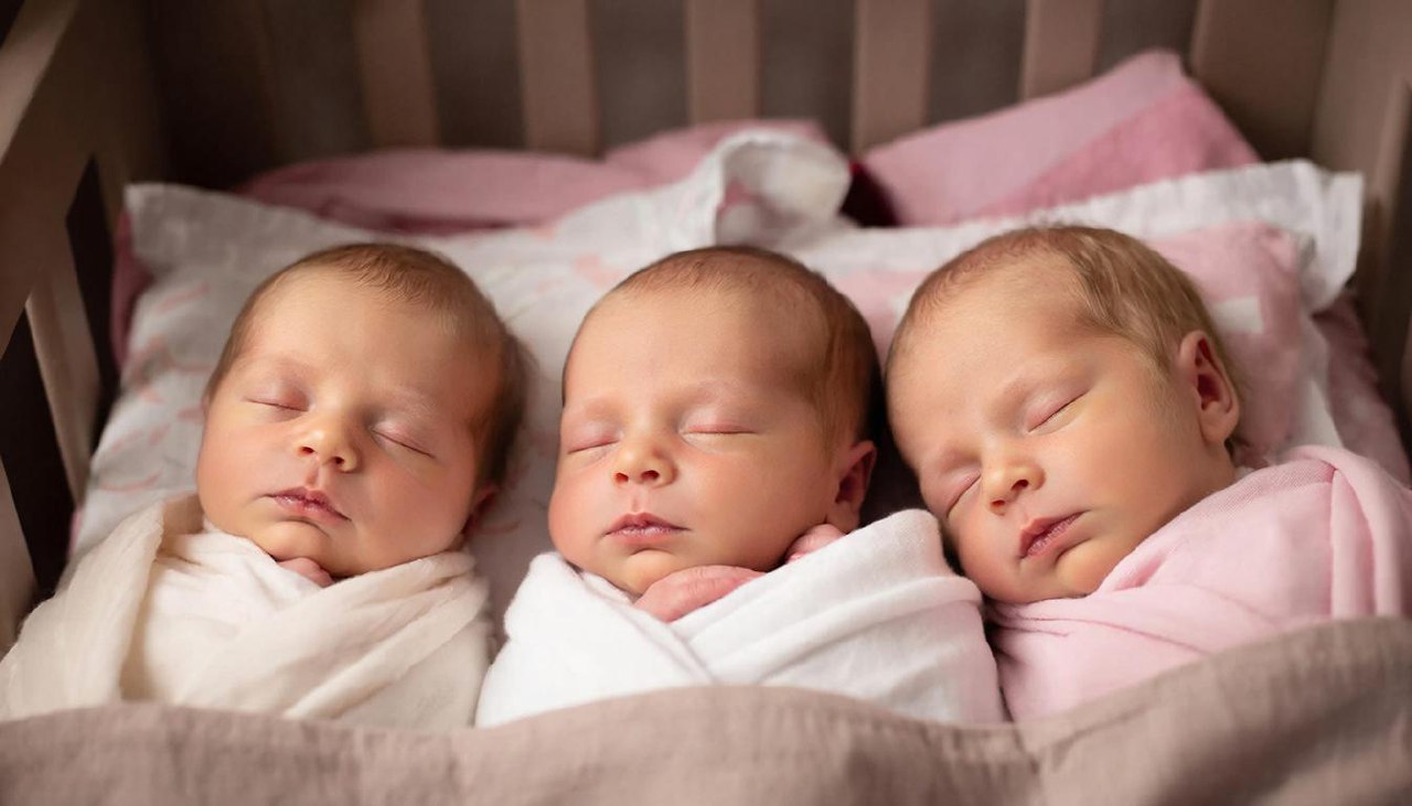 тройняшки, ИИ.jpg