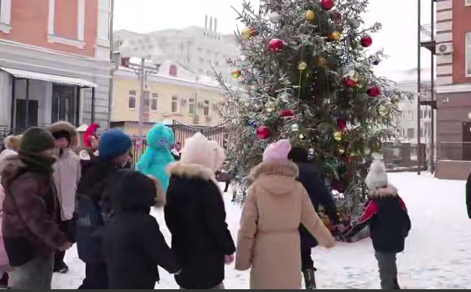 В Саратове начались новогодние елки для детей погибших участников СВО