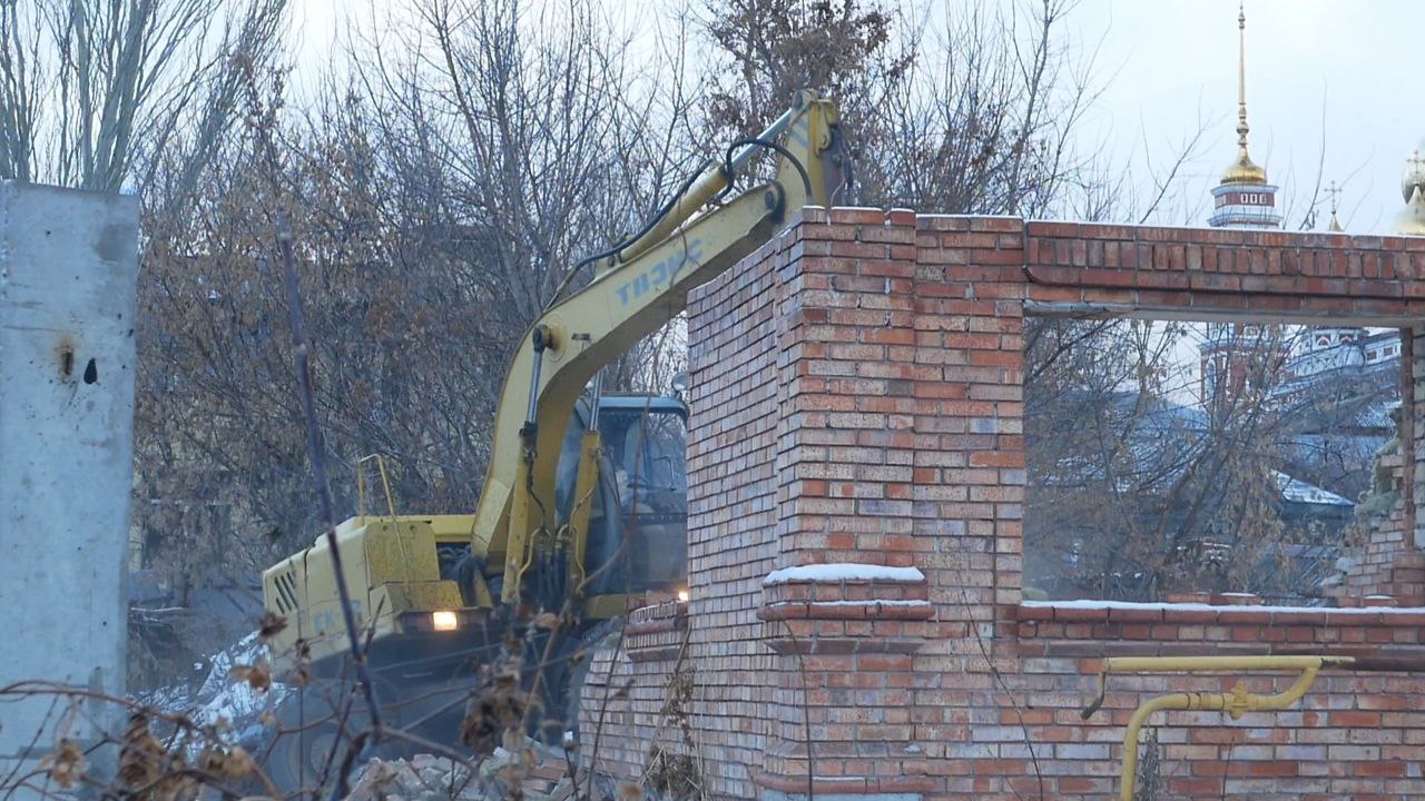 В Саратове начаты работы по освобождению территорий двух будущих развязок от строений