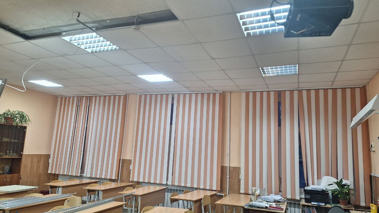 В школе Саратова частично обрушился потолок