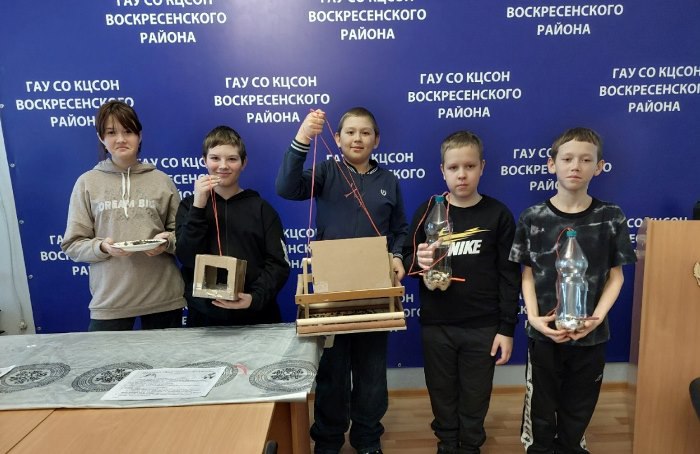 В Воскресенском районе дети сделали кормушки для птиц